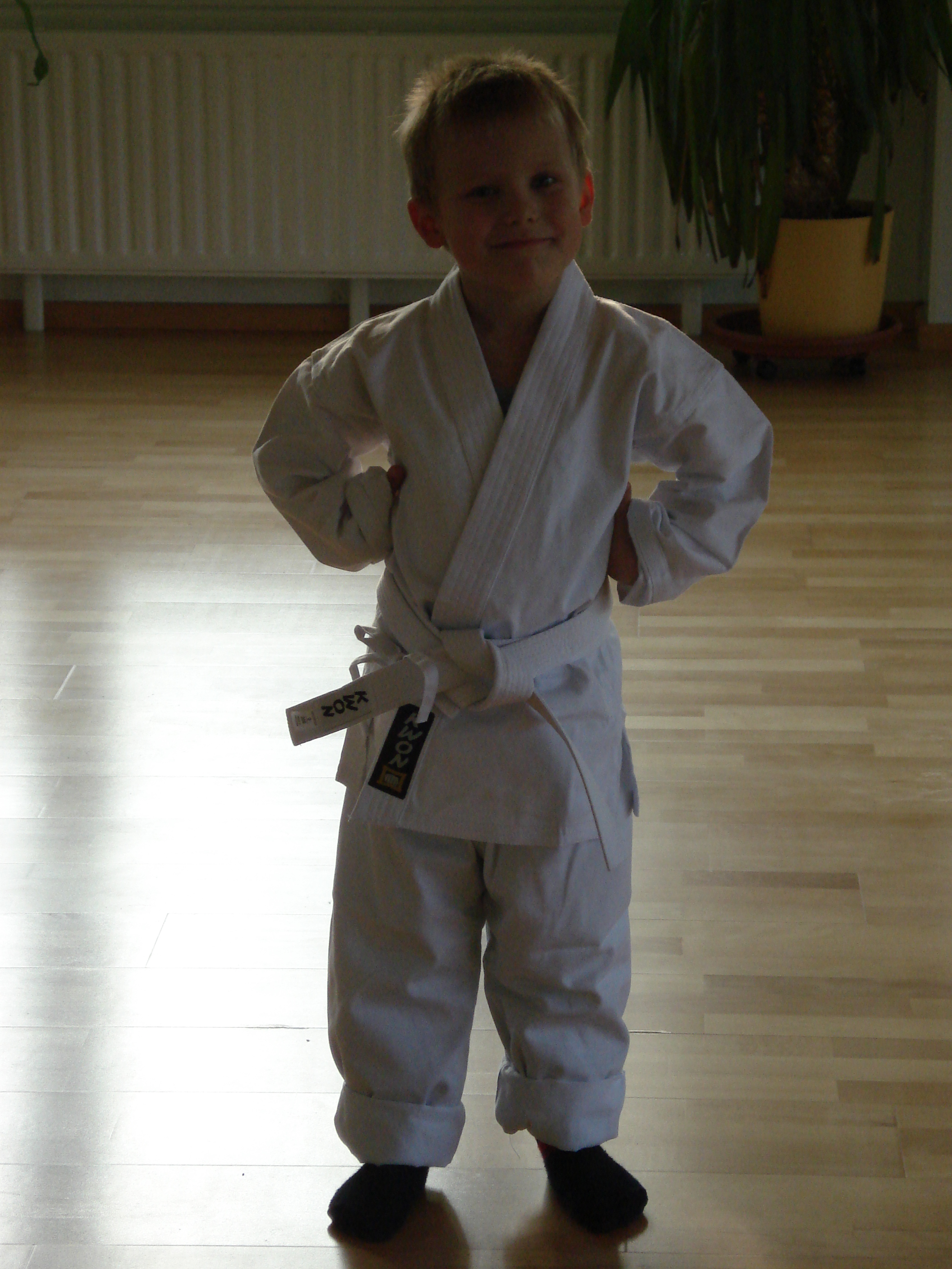 Kinderkarate in der Budo Akademie München – Kind im Karate-Gi